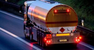 Transportistas advierten posibles retrasos en entregas en Rusia por escasez de combustible