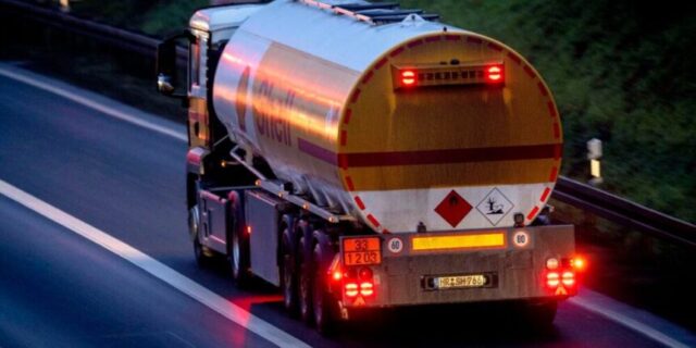 Transportistas advierten posibles retrasos en entregas en Rusia por escasez de combustible