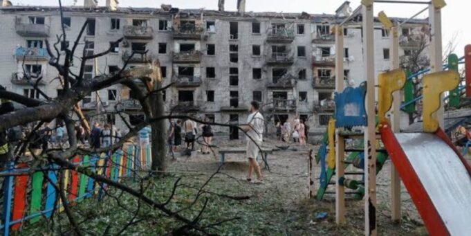 Sube a 17 el número de muertos tras ataque masivo ruso contra Kiev