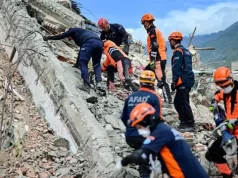 Miami reconoce a sus bomberos por rescatar a venezolano tras ocho días bajo los escombros