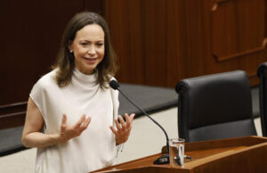María Corina Machado asegura que no ha pedido protección para regresar a Venezuela