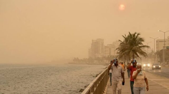 Lunes con ambiente caluroso, polvo del Sahara y aguaceros aislados en varias provincias