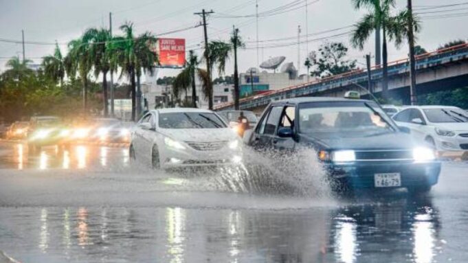 Vaguada provocará aguaceros, tronadas y ráfagas de viento este martes