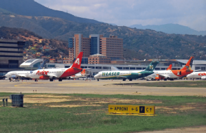 Venezuela prevé reanudar vuelos comerciales en el principal aeropuerto tras los terremotos
