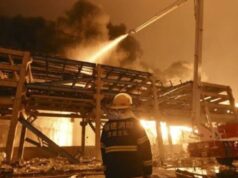 Incendio en fábrica de calzado en China deja víctimas y varias personas atrapadas