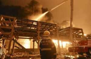 Incendio en fábrica de calzado en China deja víctimas y varias personas atrapadas