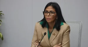 Delcy Rodríguez designa a Johann Álvarez Márquez como encargado de negocios de Venezuela en EE. UU.
