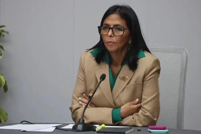 Delcy Rodríguez designa a Johann Álvarez Márquez como encargado de negocios de Venezuela en EE. UU.
