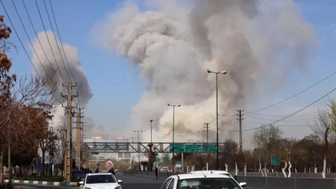 Irán asegura haber atacado objetivos militares de Estados Unidos en Siria y Catar