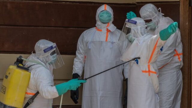 Congo eleva a 828 los fallecidos y a 2,124 los casos confirmados por brote de ébola