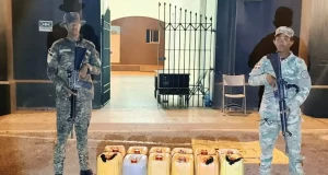Ejército incauta 240 litros de clerén en operativo en Montecristi