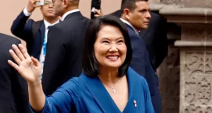 Keiko Fujimori asume la Presidencia de Perú y pone fin a una década de inestabilidad política