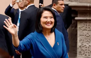 Keiko Fujimori asume la Presidencia de Perú y pone fin a una década de inestabilidad política