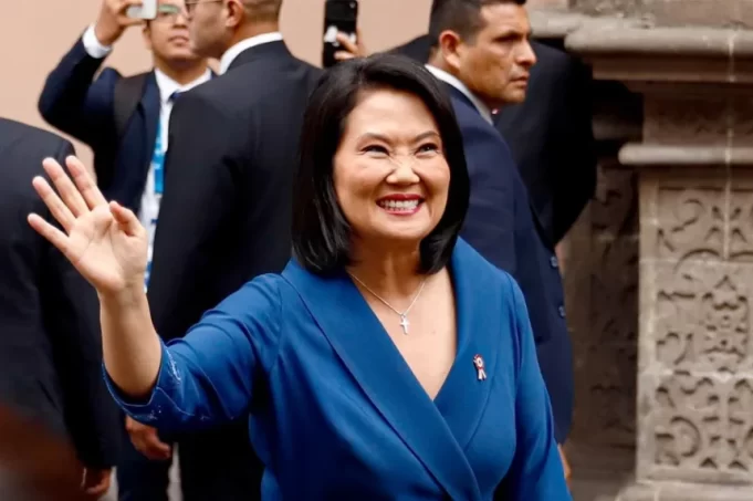 Keiko Fujimori asume la Presidencia de Perú y pone fin a una década de inestabilidad política
