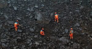 Suben a 41 los fallecidos por deslizamiento de tierra en el centro de China