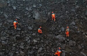 Suben a 41 los fallecidos por deslizamiento de tierra en el centro de China