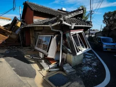 Terremoto en Japón deja 34 fallecidos mientras continúan las labores de rescate