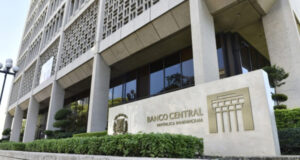 Banco Central mantiene su tasa de interés en 5.25 % ante entorno global complejo