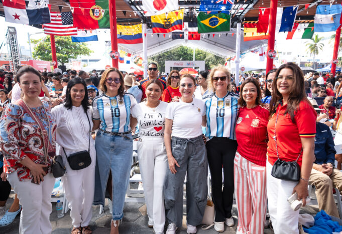 Carolina comparte con ciudadanos la final del Mundial en el Malecón Deportivo