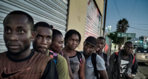 EEUU deporta a más de 150 haitianos tras fin del TPS