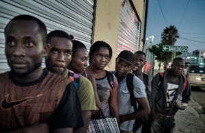 EEUU deporta a más de 150 haitianos tras fin del TPS