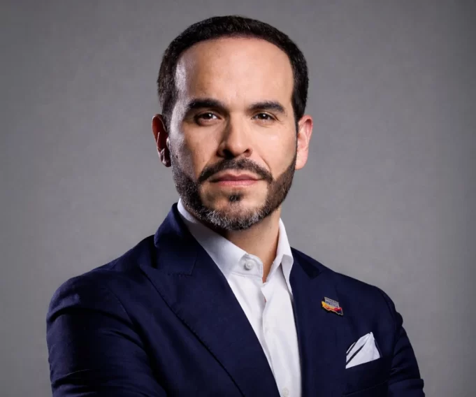 Abelardo de la Espriella asume la Presidencia de Colombia con el reto de sanear las finanzas públicas