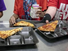 Seis de cada diez familias de bajos ingresos en EE. UU. dependen de las comidas escolares