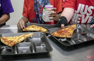 Seis de cada diez familias de bajos ingresos en EE. UU. dependen de las comidas escolares