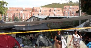 Unas 200 familias siguen durmiendo en carpas en Cali por temor a regresar a sus viviendas tras el terremoto
