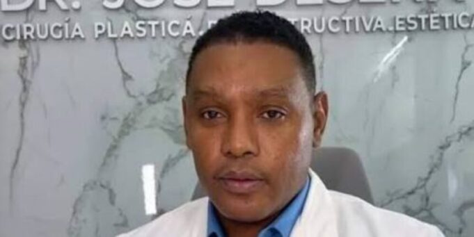 Ordenan arresto de cirujano plástico condenado por muerte de paciente durante cirugía estética
