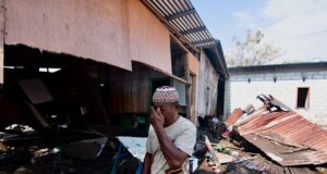 Terremoto de 7,7 deja casi 50 muertos y 2,000 evacuados en Indonesia