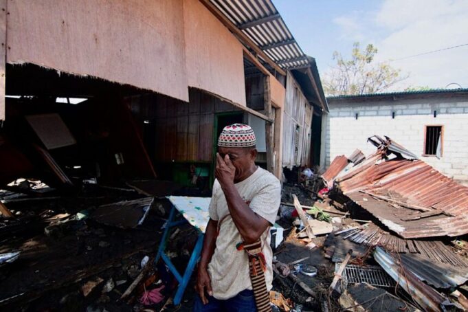 Terremoto de 7,7 deja casi 50 muertos y 2,000 evacuados en Indonesia