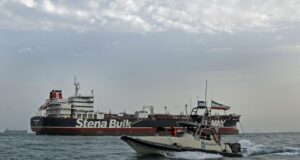 Irán desafía a Trump y advierte que el estrecho de Ormuz no se conquista “con un tuit ni con portaaviones”
