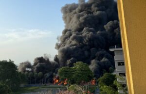 Camión de combustible se incendia en Gazcue y activa operativo de emergencia