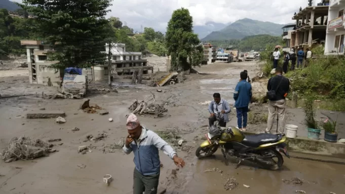 10,000 familias necesitan ayuda urgente tras inundaciones en Nepal