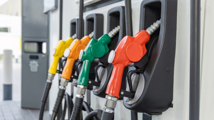 Gobierno mantiene congelados los precios de los combustibles
