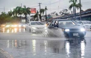Lluvias y tronadas marcan el inicio de este lunes