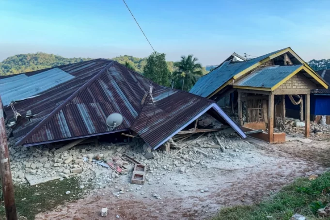 Incrementan los fallecidos tras el terremoto de Indonesia 2026