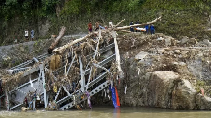 Nepal enfrenta dificultades para identificar a las víctimas de la devastadora riada