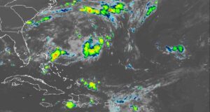Onda tropical traerá lluvias este domingo
