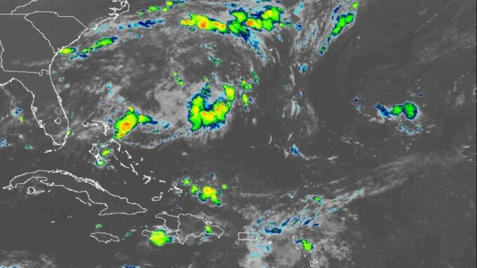Onda tropical traerá lluvias este domingo