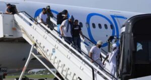 Repatrían a 51 dominicanos y haitianos interceptados cerca de Puerto Rico