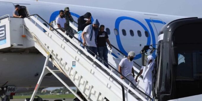 Repatrían a 51 dominicanos y haitianos interceptados cerca de Puerto Rico