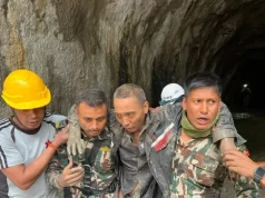 Rescatan con vida a dos personas tras permanecer 11 días atrapadas por las inundaciones en Nepal